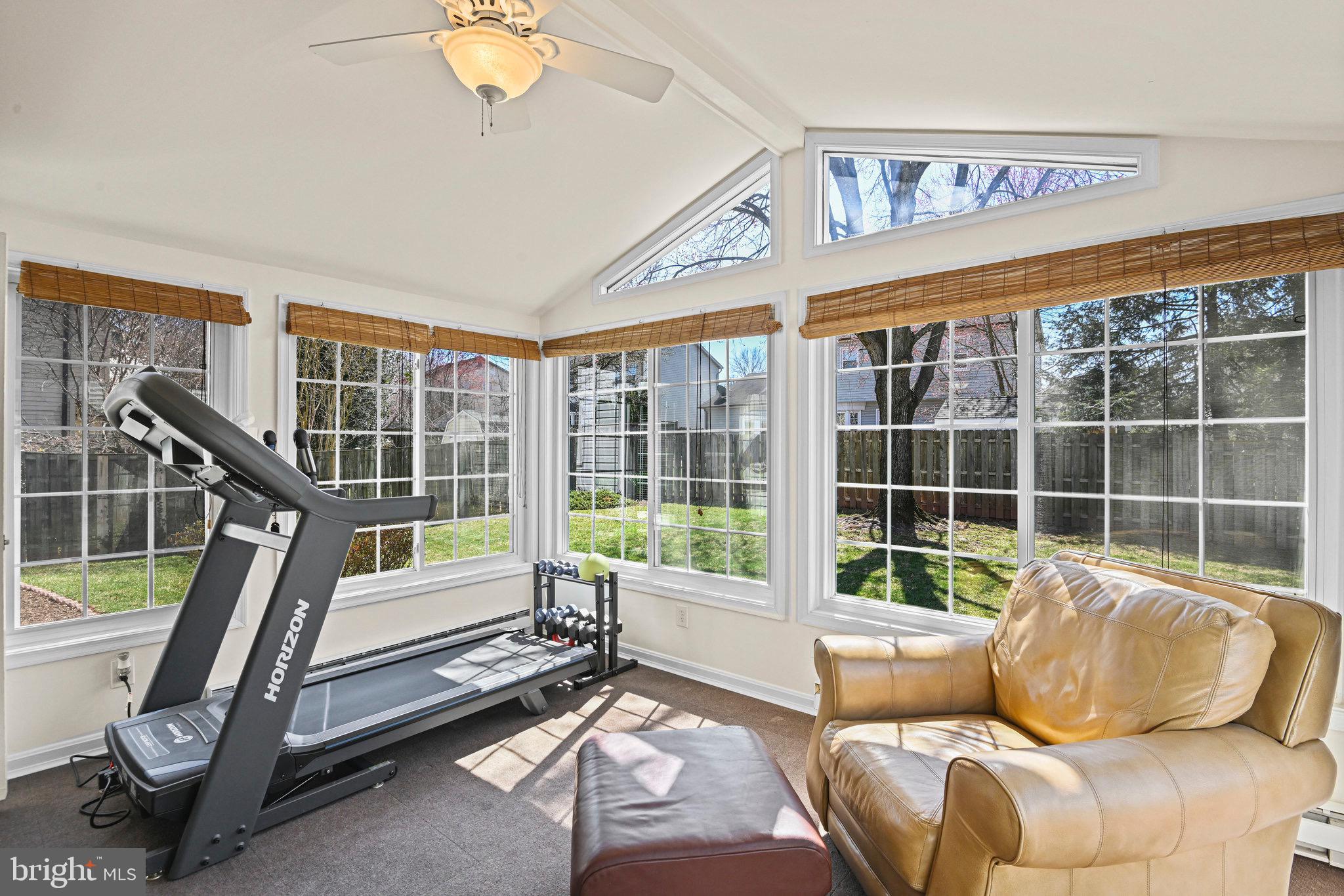 14527 William Carr Ln