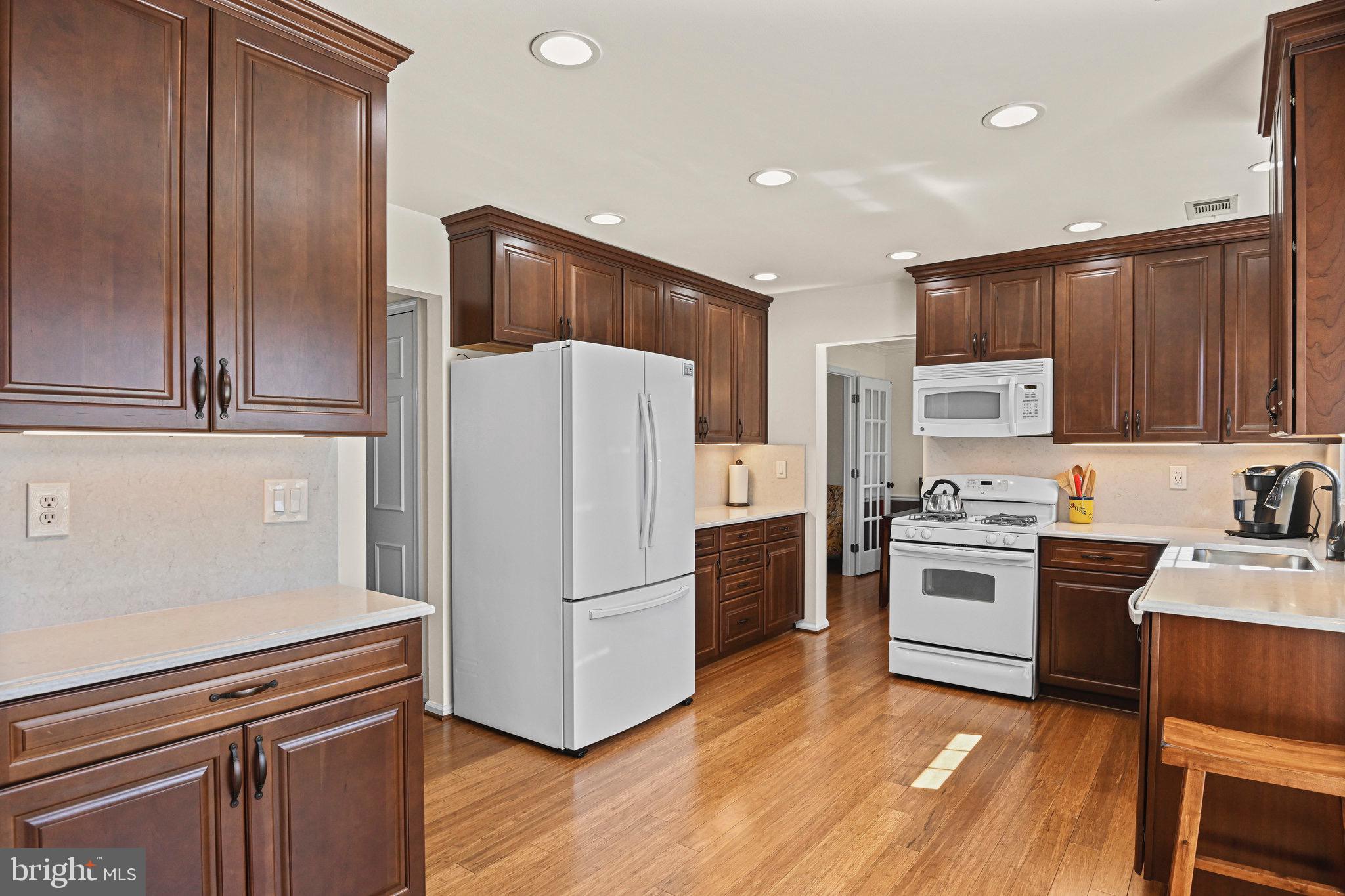 14527 William Carr Ln