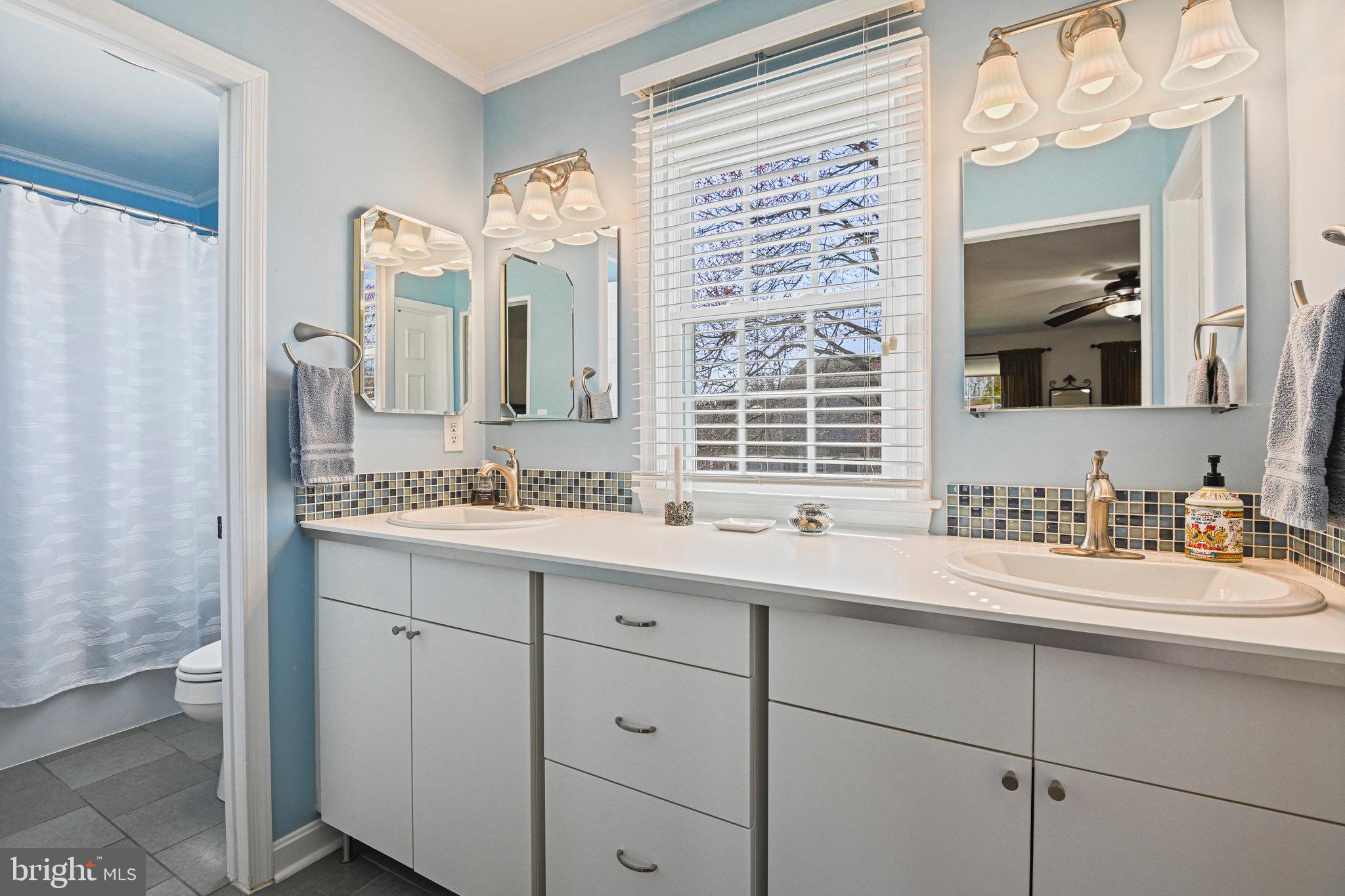 14527 William Carr Ln