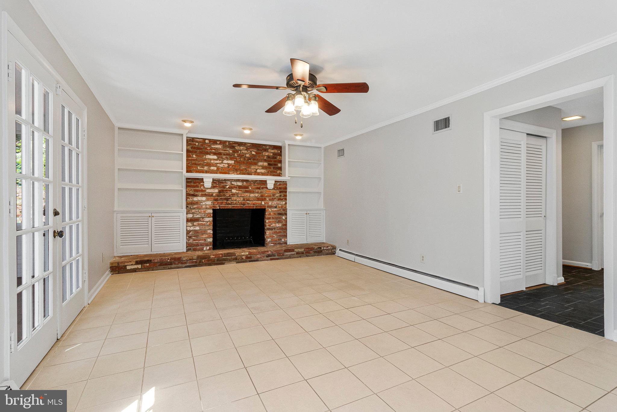 6427 Lakeview Dr