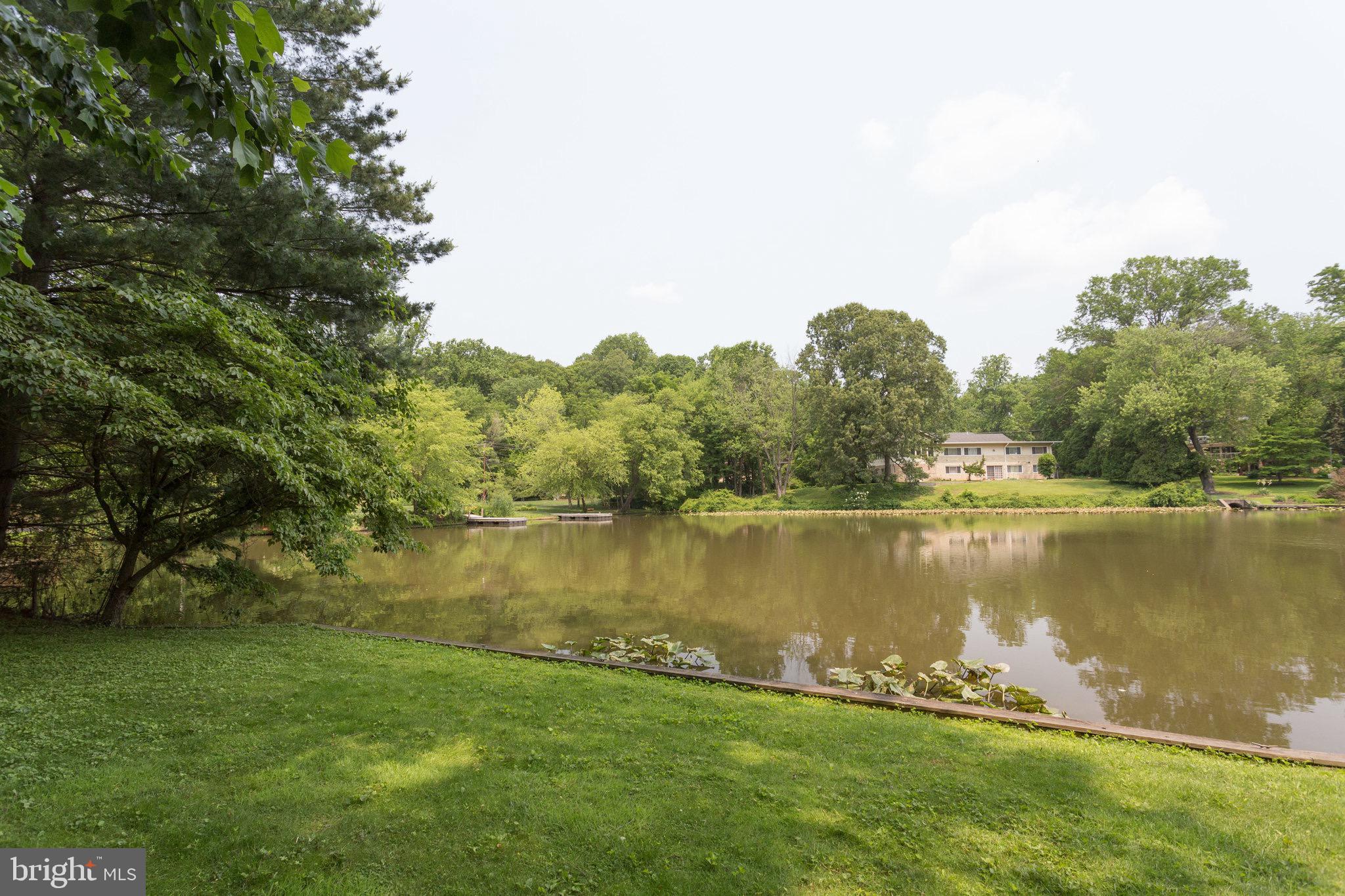 6427 Lakeview Dr