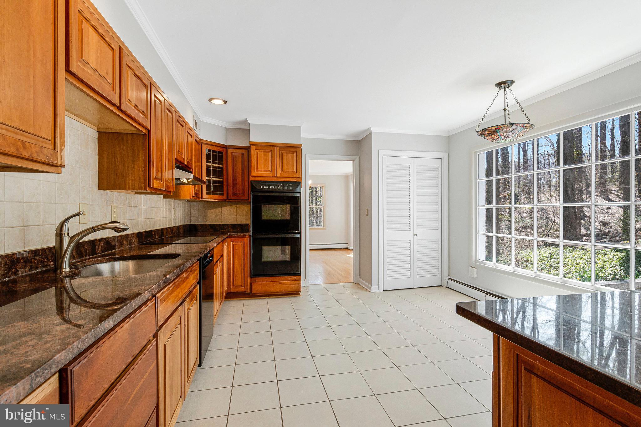 6427 Lakeview Dr