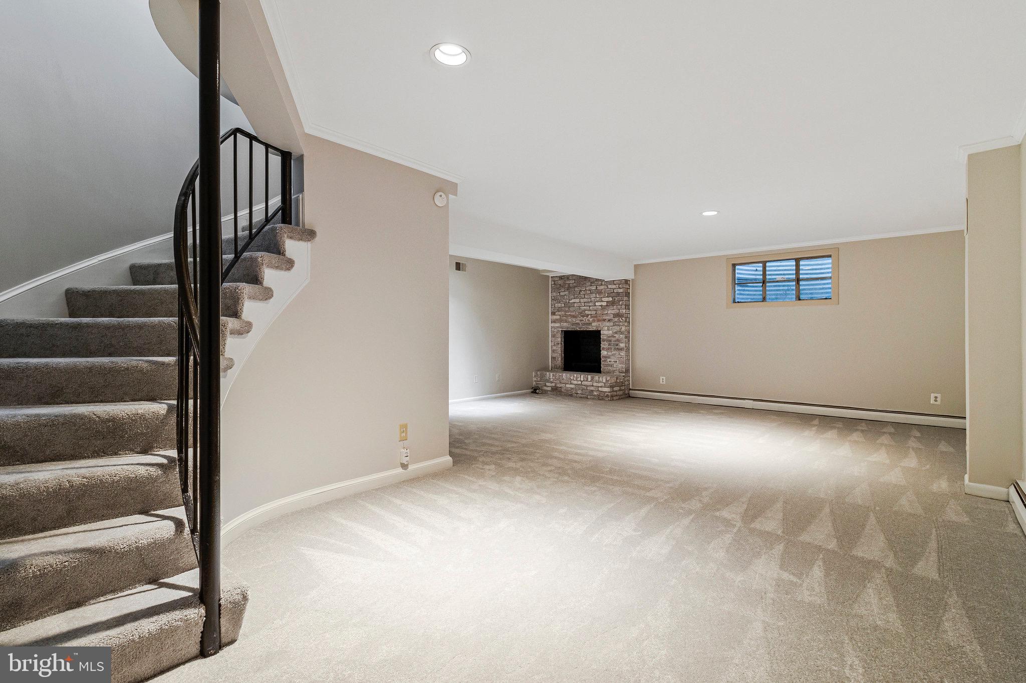 6427 Lakeview Dr