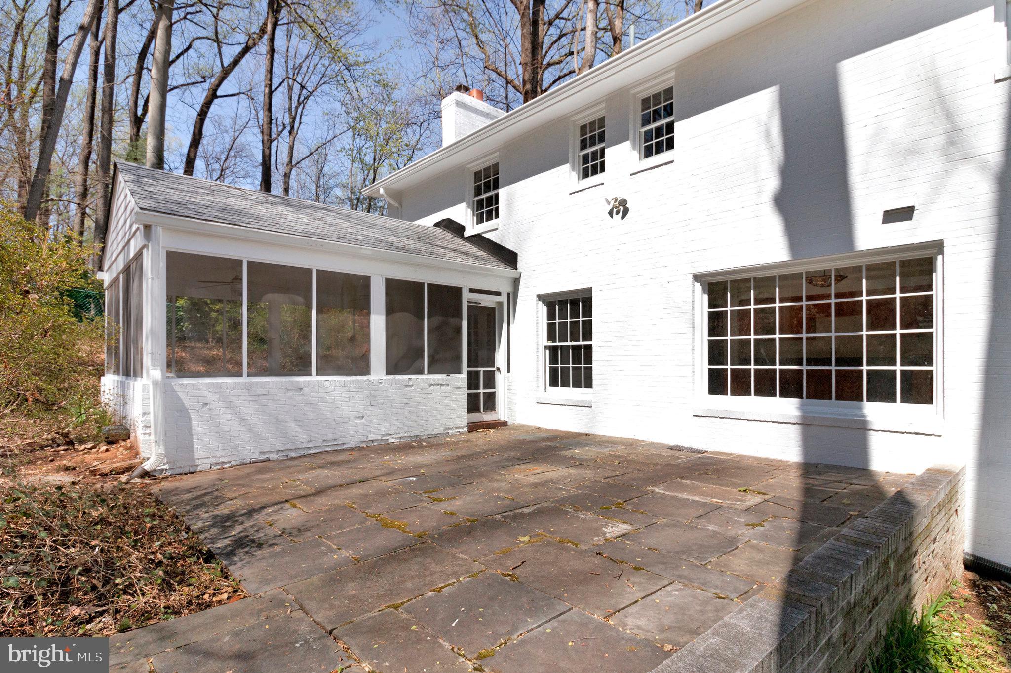 6427 Lakeview Dr