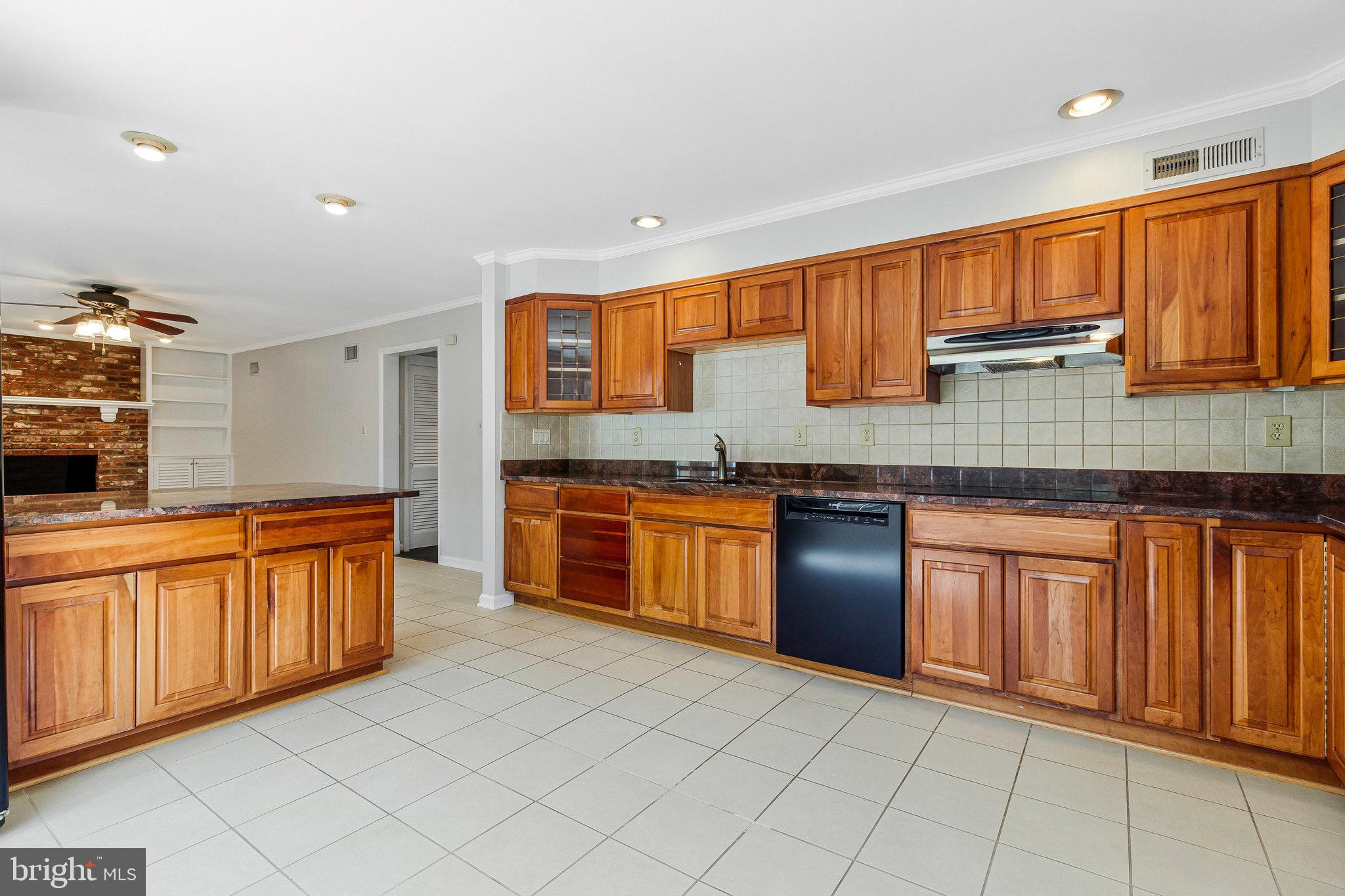 6427 Lakeview Dr