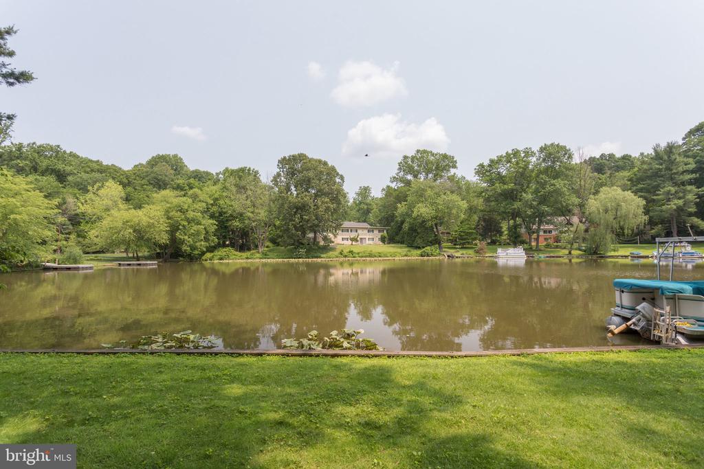 6427 Lakeview Dr