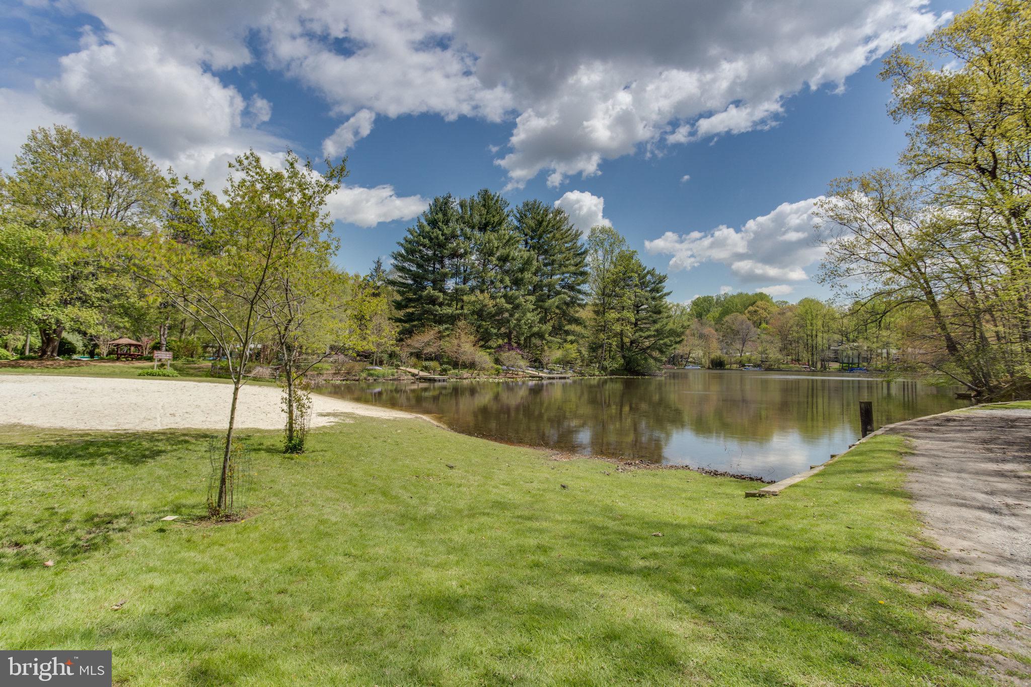 6427 Lakeview Dr