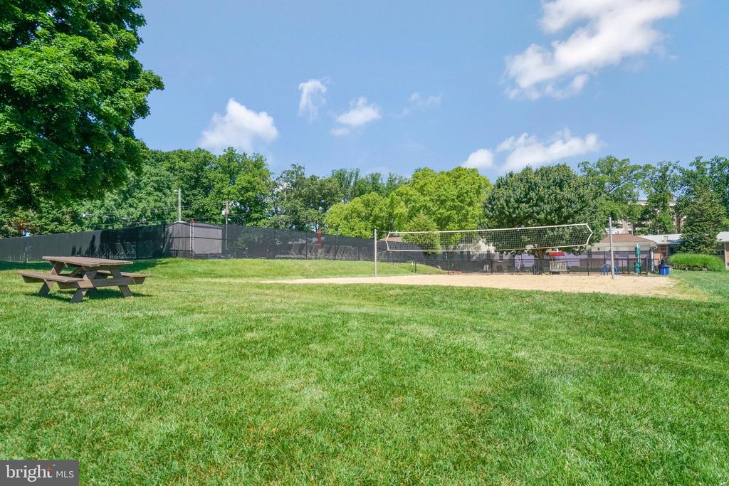 1954 Kennedy Dr #T3