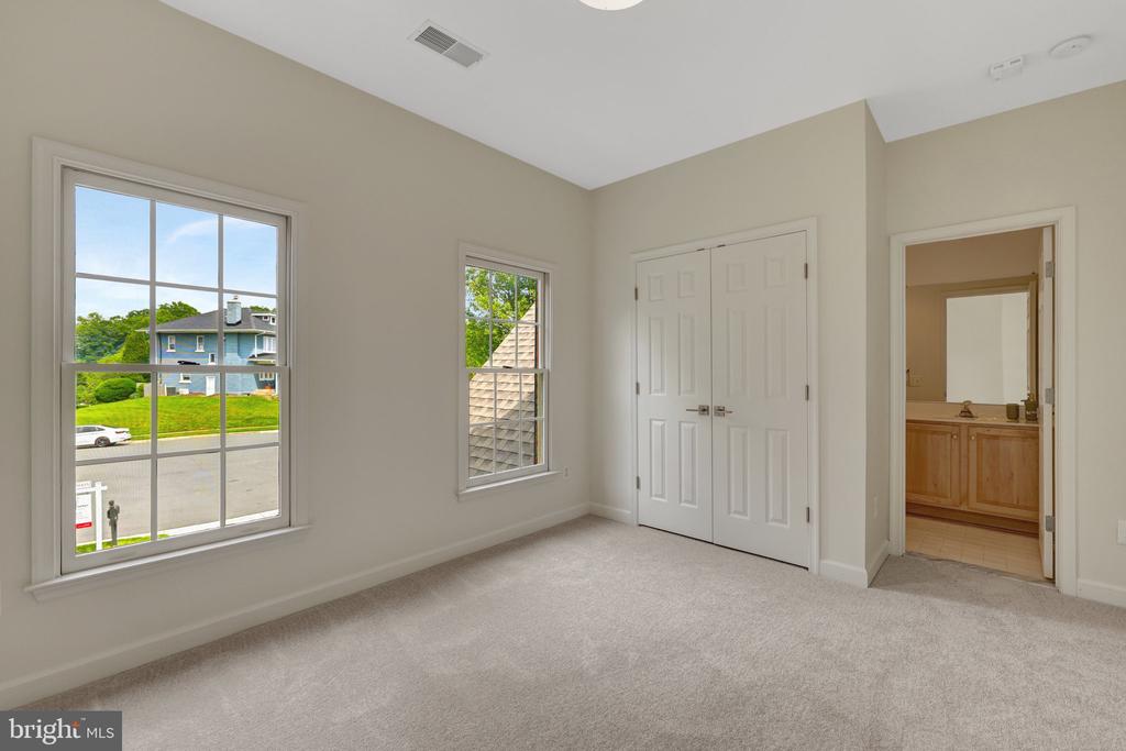 2160 Bonaventure Dr