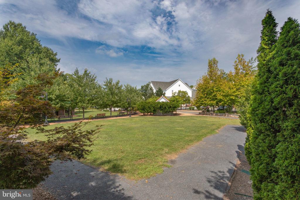 2160 Bonaventure Dr