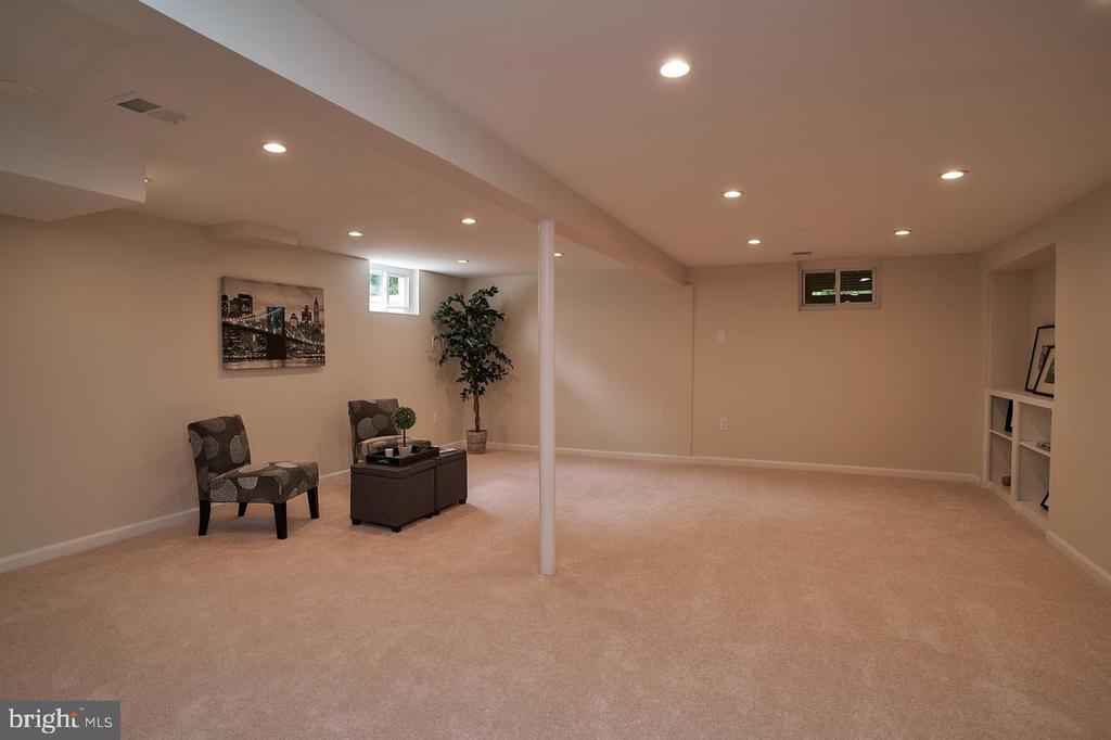 3912 LARCHWOOD RD