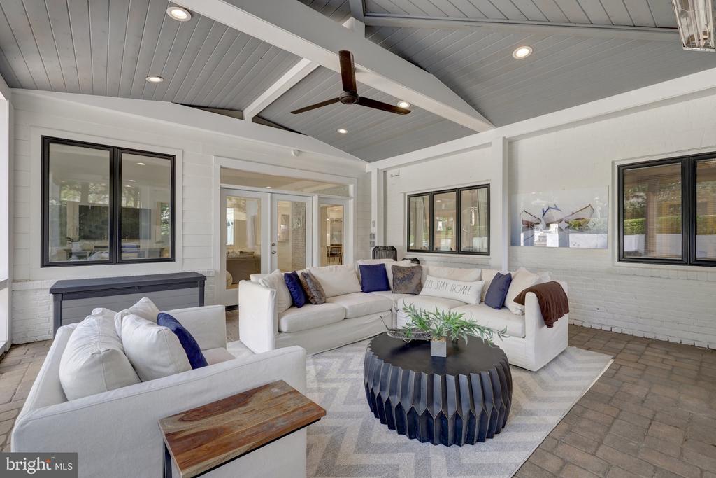 2850 ROSEMARY LN
