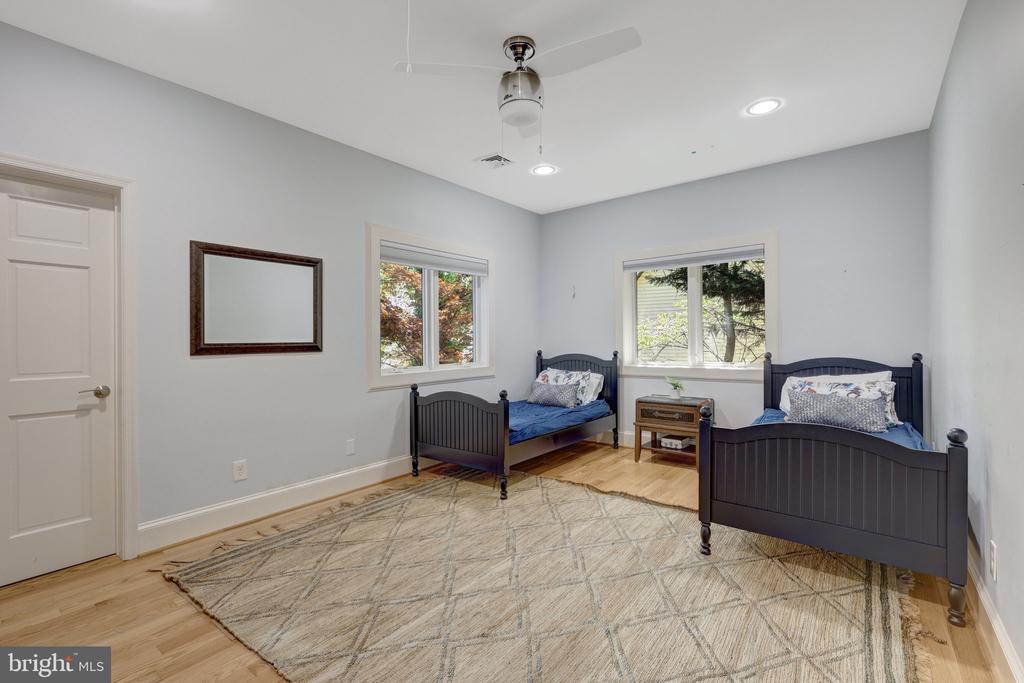 2850 ROSEMARY LN
