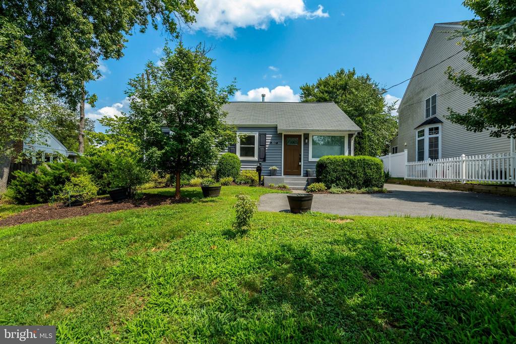 2017 EDGAR COURT