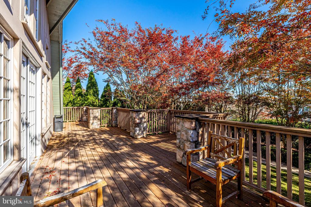 43945 Riverpoint Dr