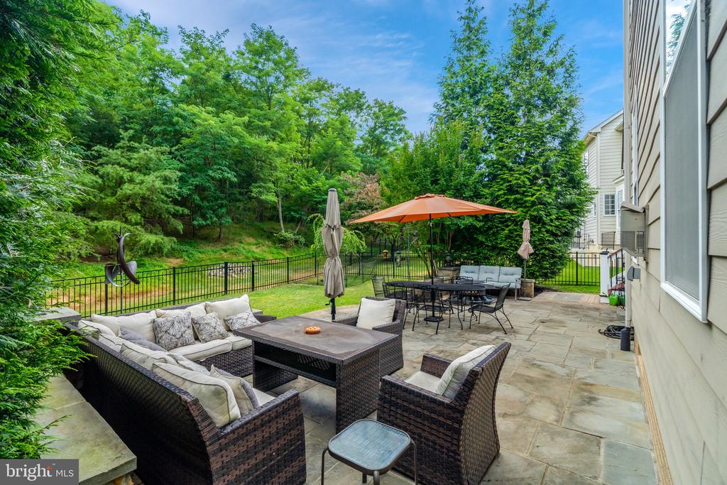 43945 Riverpoint Dr