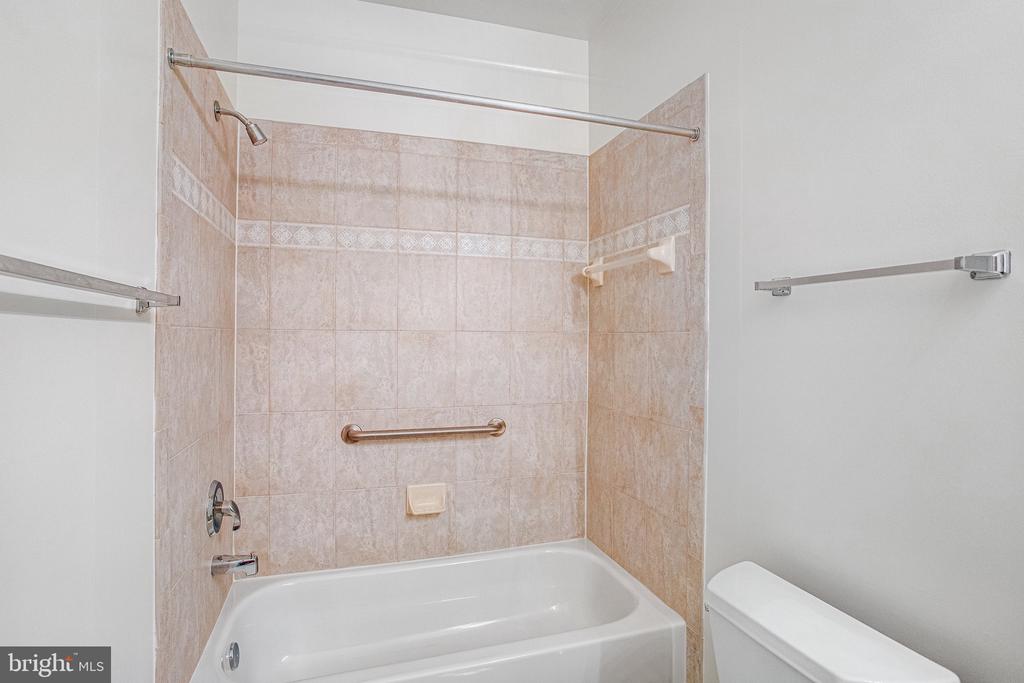 64 Gladstone Dr