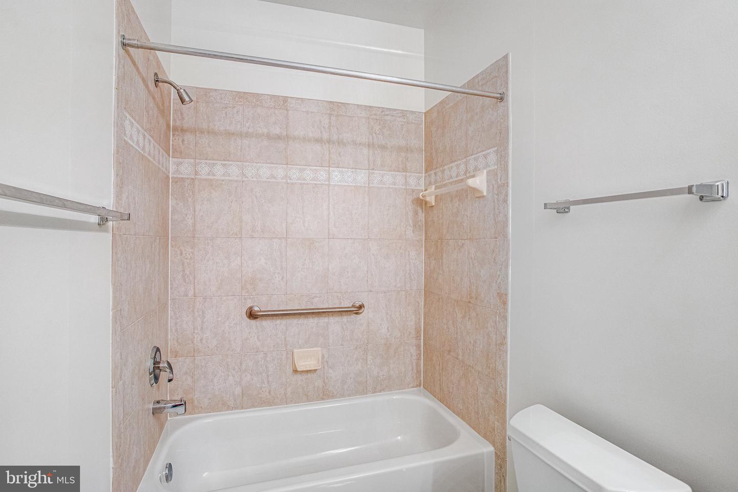64 Gladstone Dr
