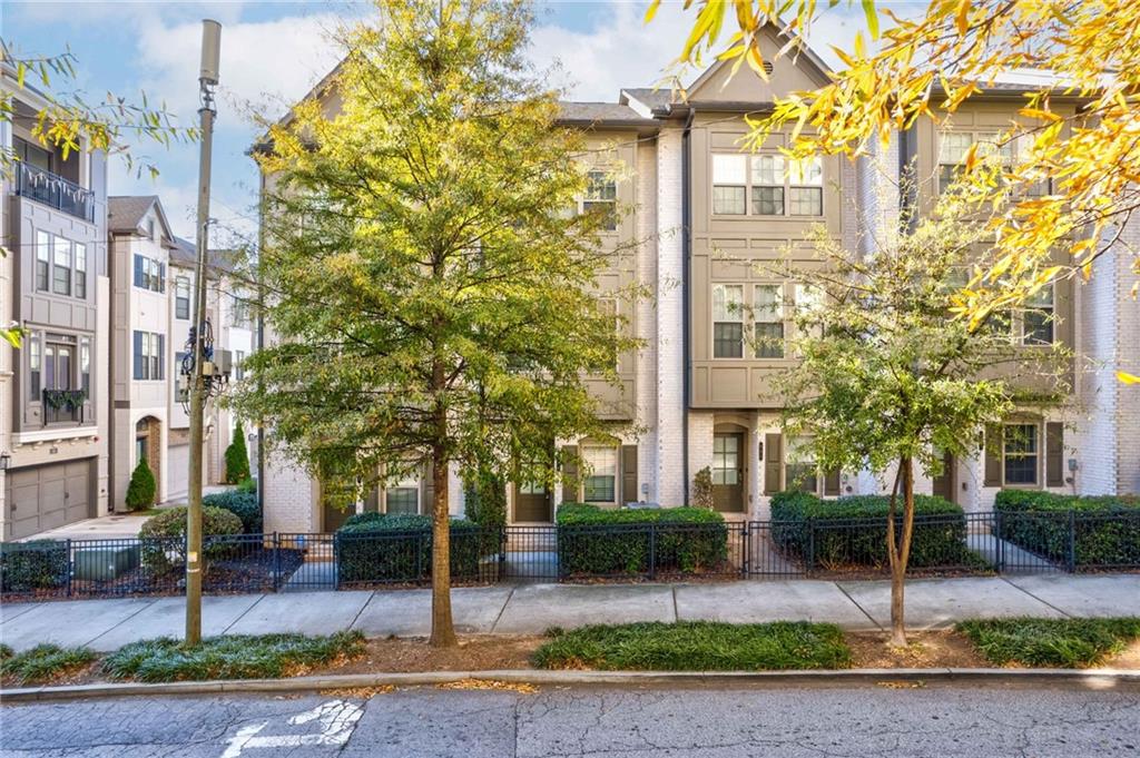 633 Broadview Place