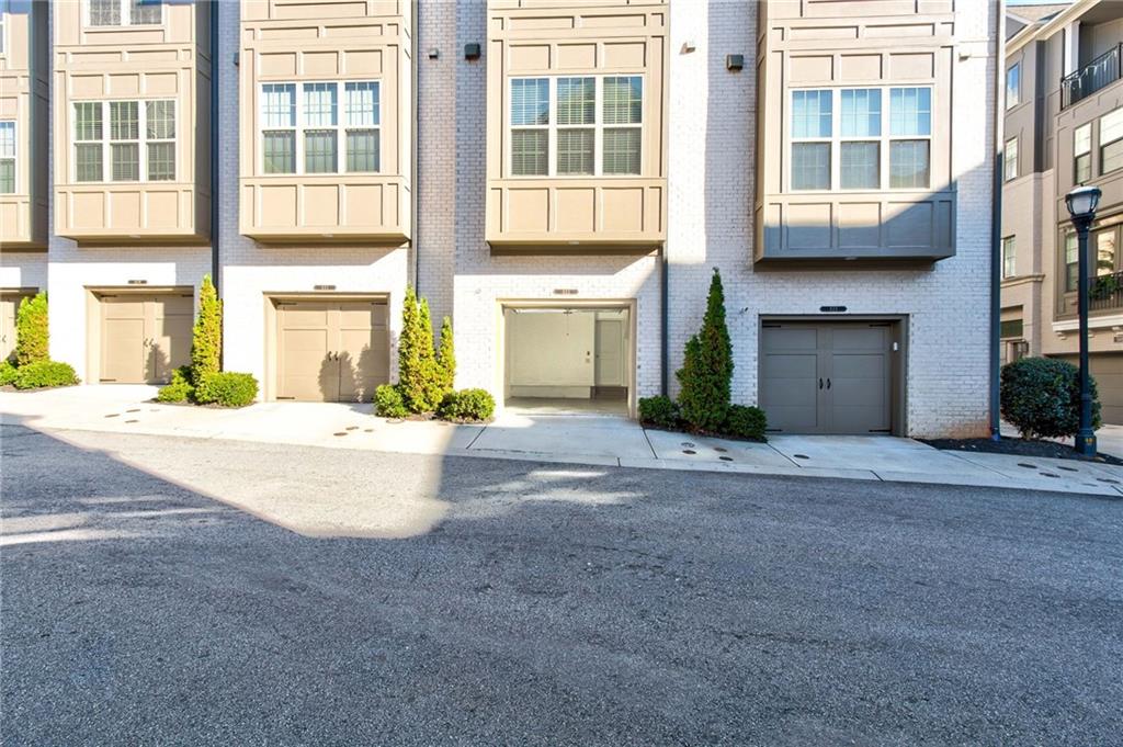633 Broadview Place