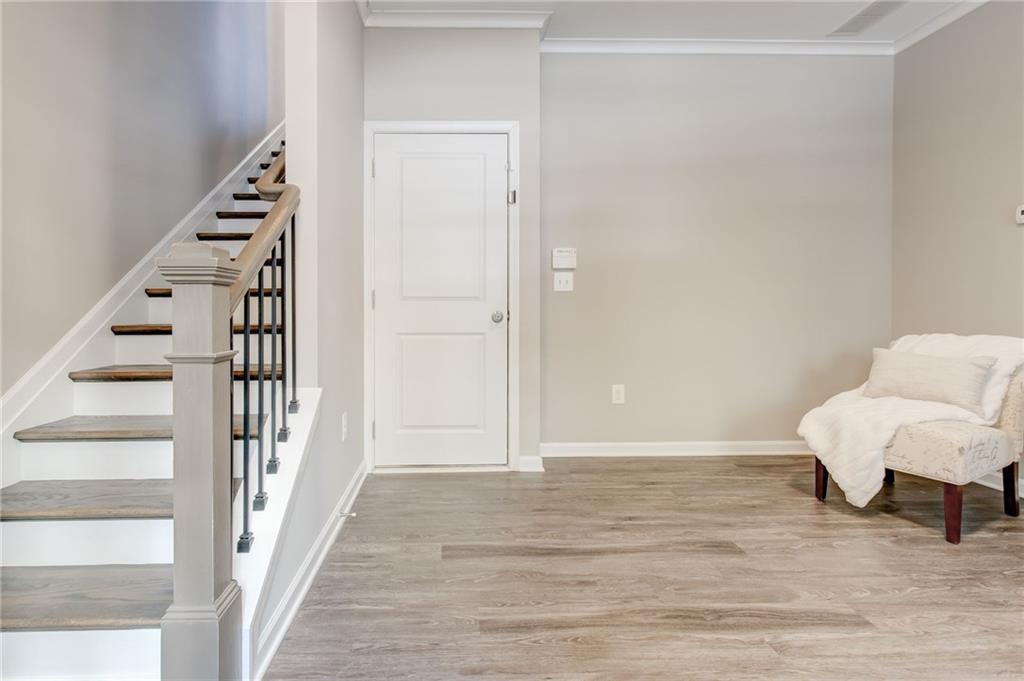 633 Broadview Place