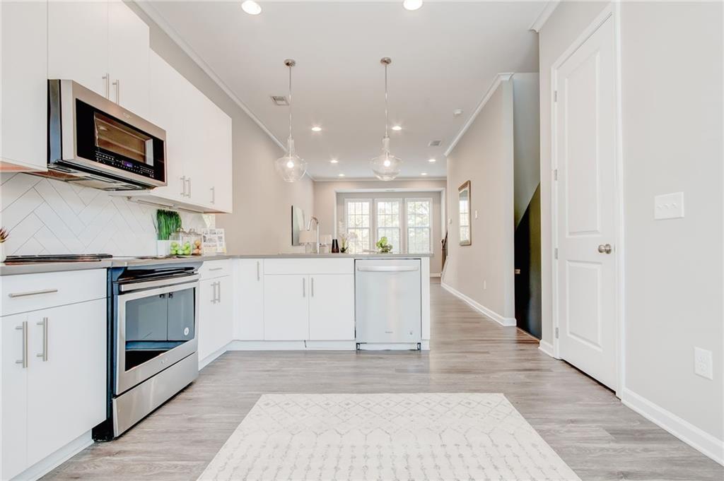 633 Broadview Place