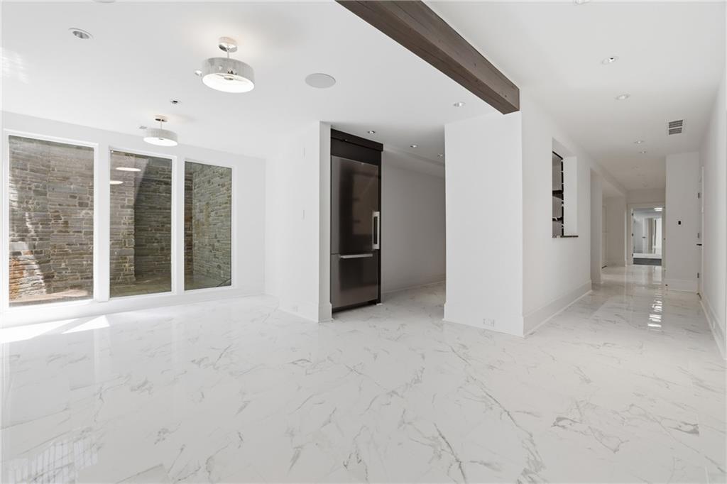 2883 W Roxboro Road NE