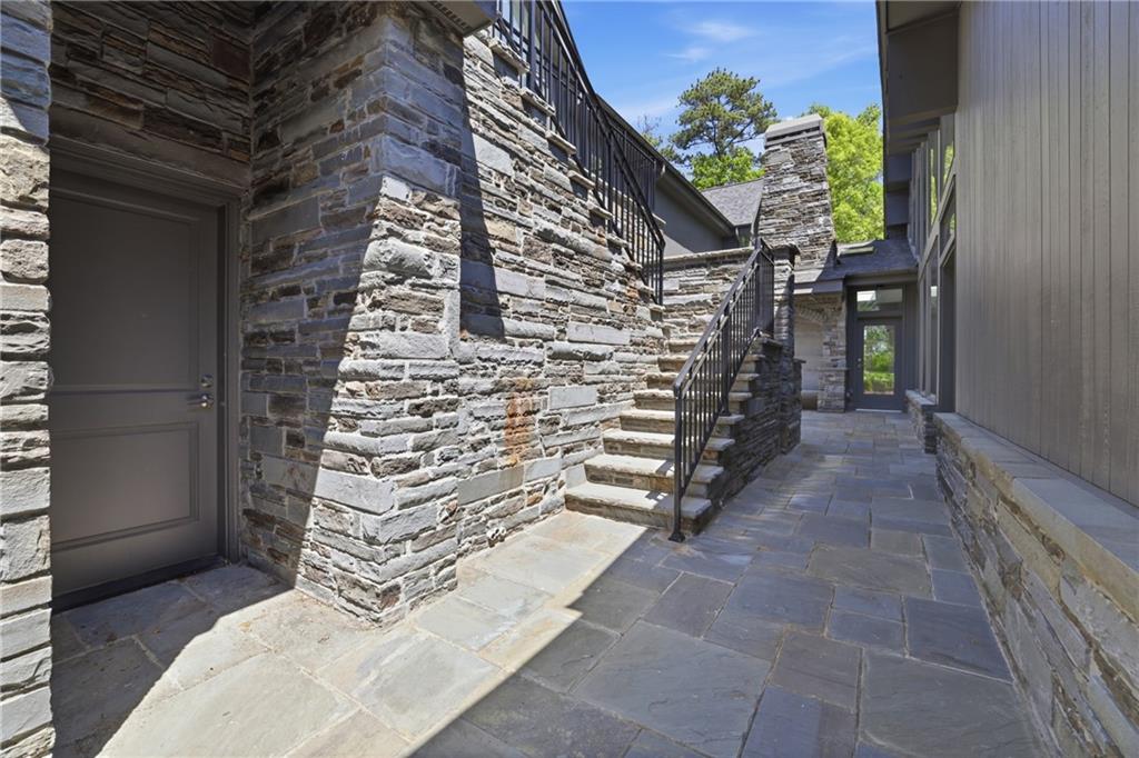 2883 W Roxboro Road NE