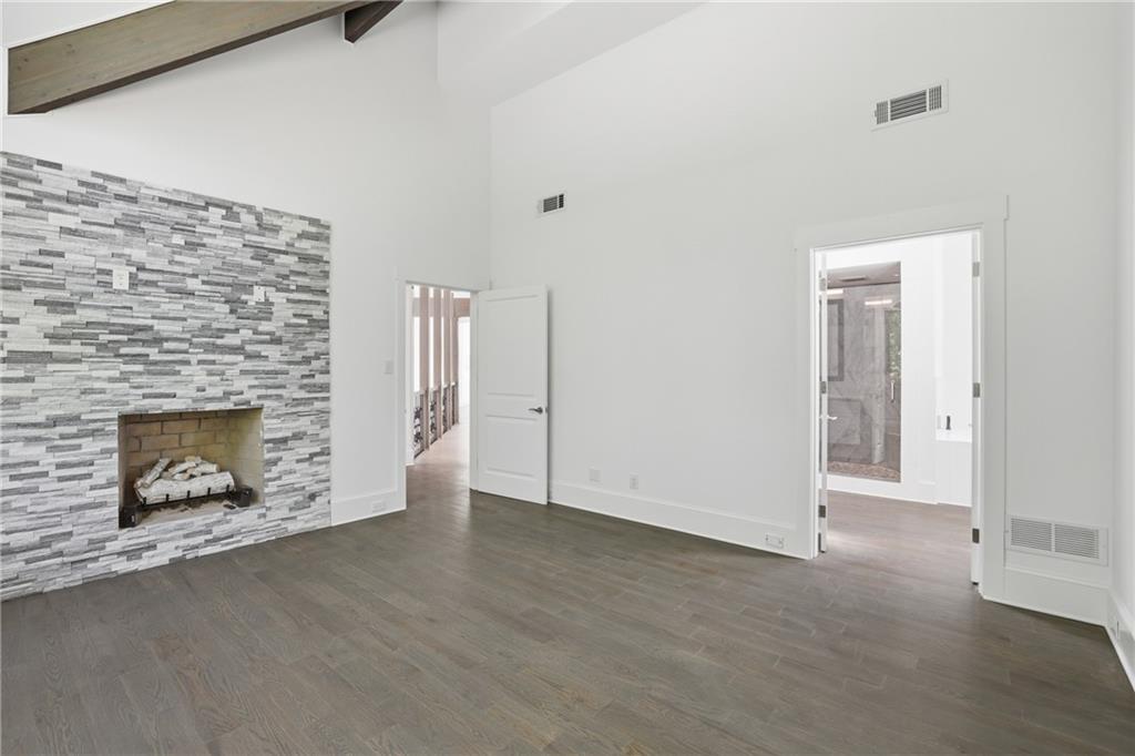 2883 W Roxboro Road NE
