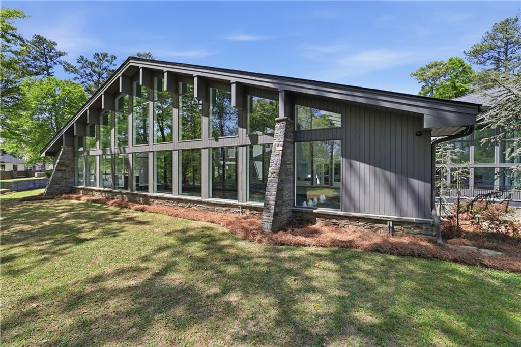 2883 W Roxboro Road NE