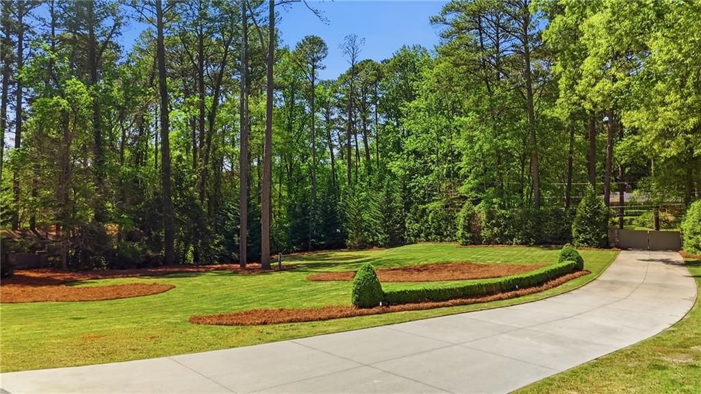 2883 W Roxboro Road NE