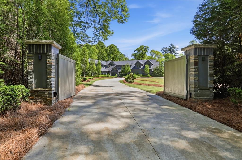 2883 W Roxboro Road NE