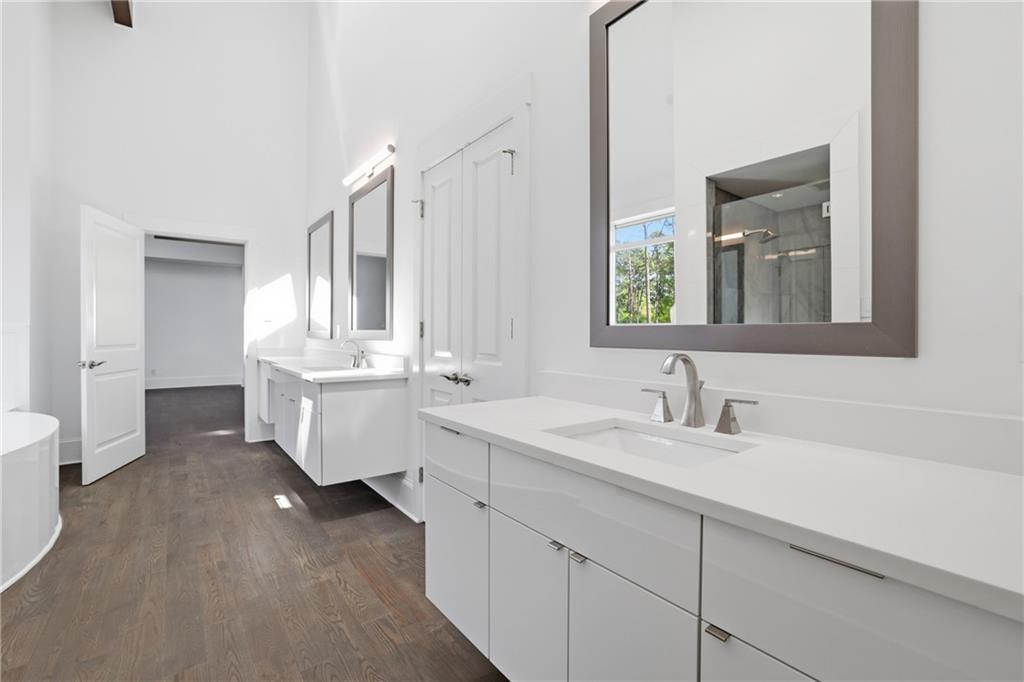 2883 W Roxboro Road NE