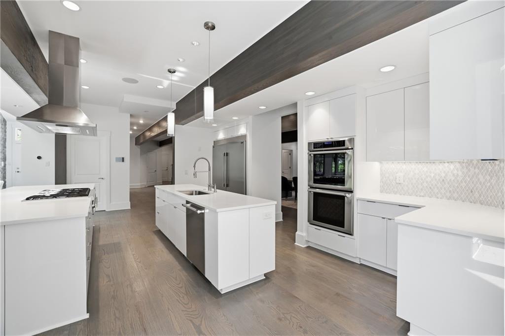 2883 W Roxboro Road NE