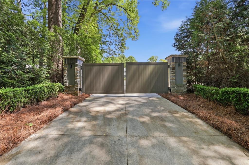 2883 W Roxboro Road NE