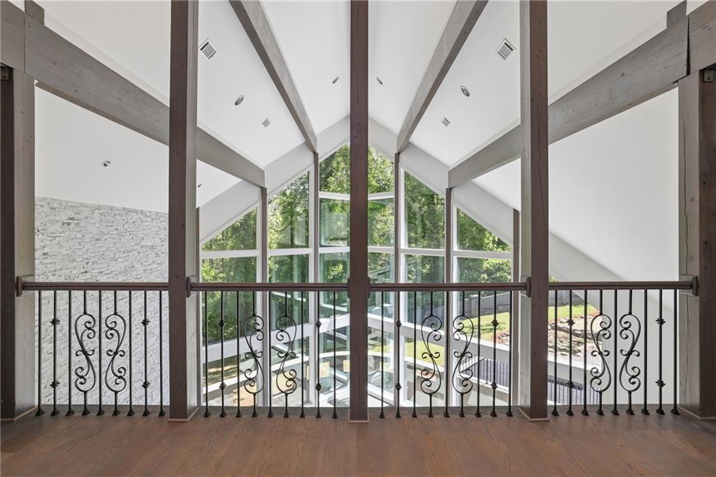 2883 W Roxboro Road NE