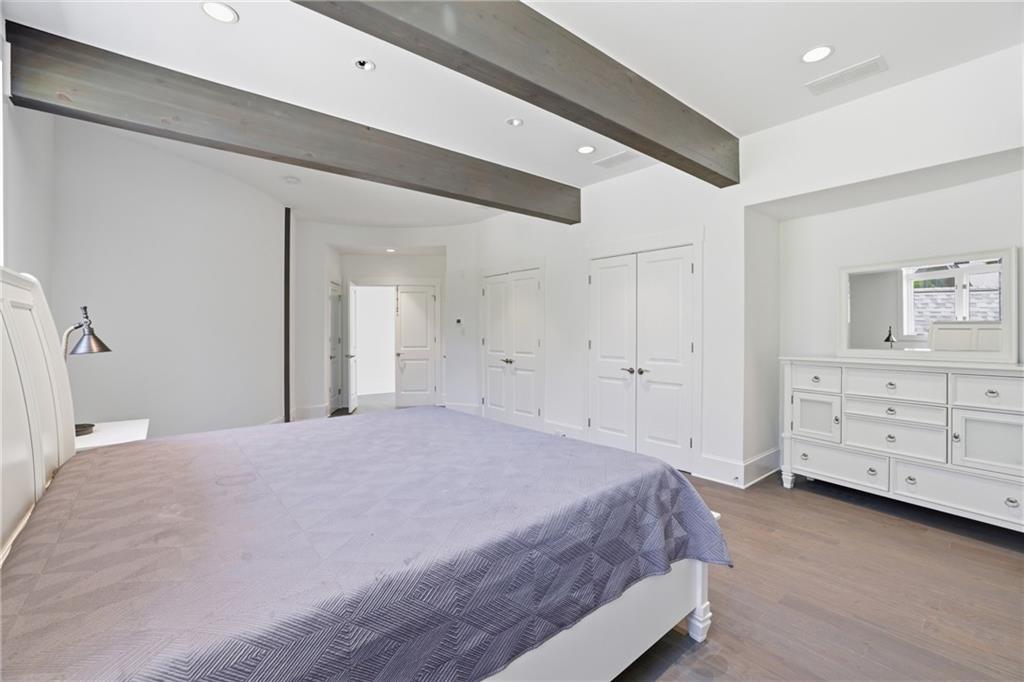 2883 W Roxboro Road NE