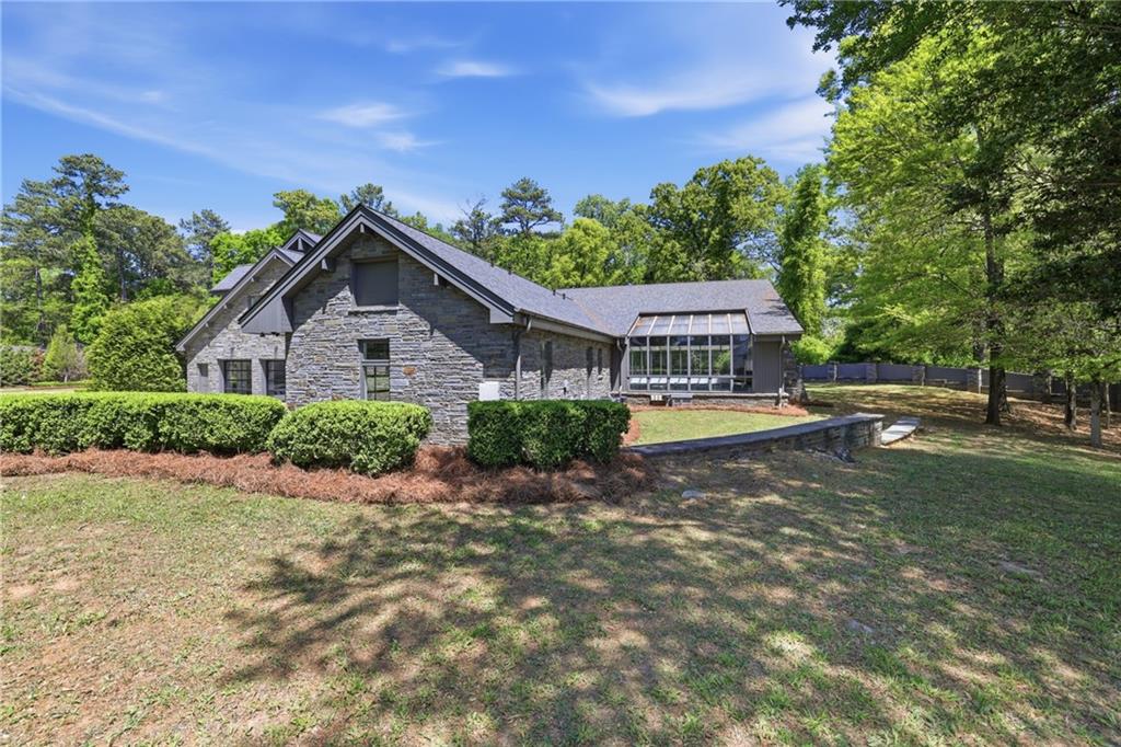 2883 W Roxboro Road NE