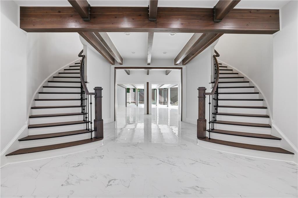 2883 W Roxboro Road NE