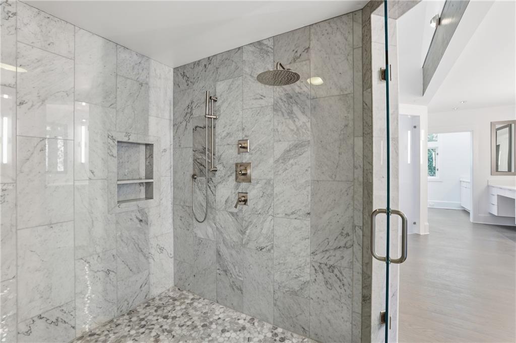 2883 W Roxboro Road NE