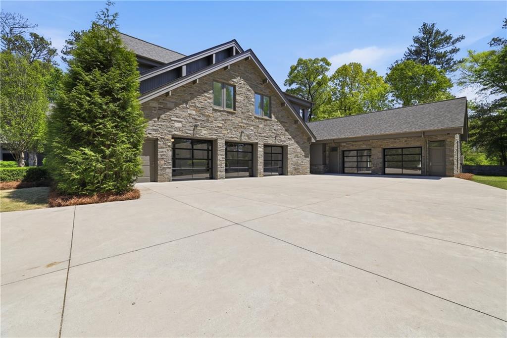 2883 W Roxboro Road NE