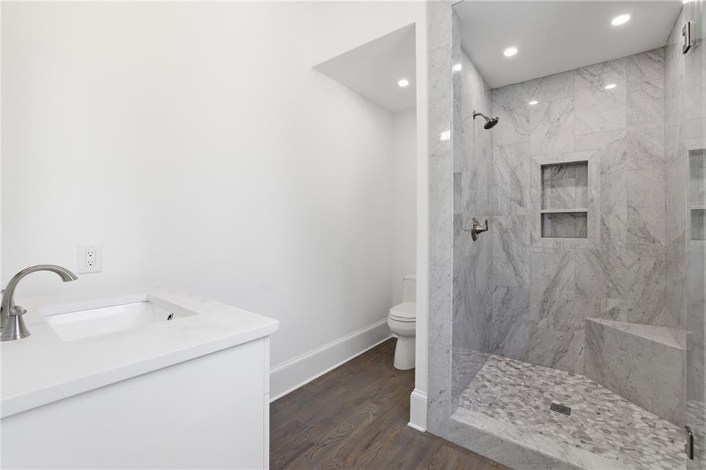 2883 W Roxboro Road NE