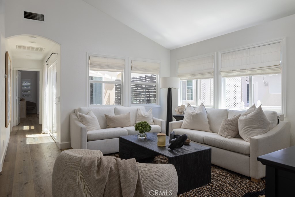 Furnished Lease in The Village