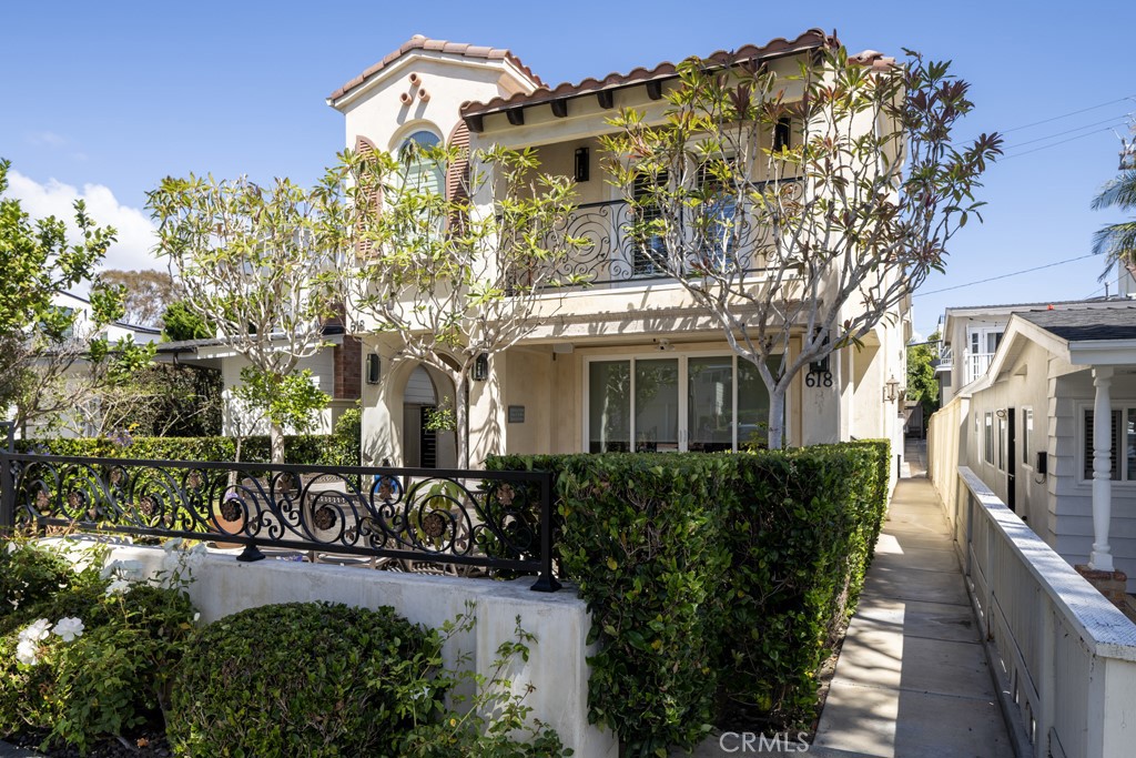 Furnished Lease in The Village