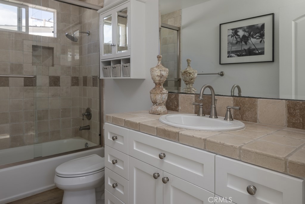 Furnished Lease in The Village