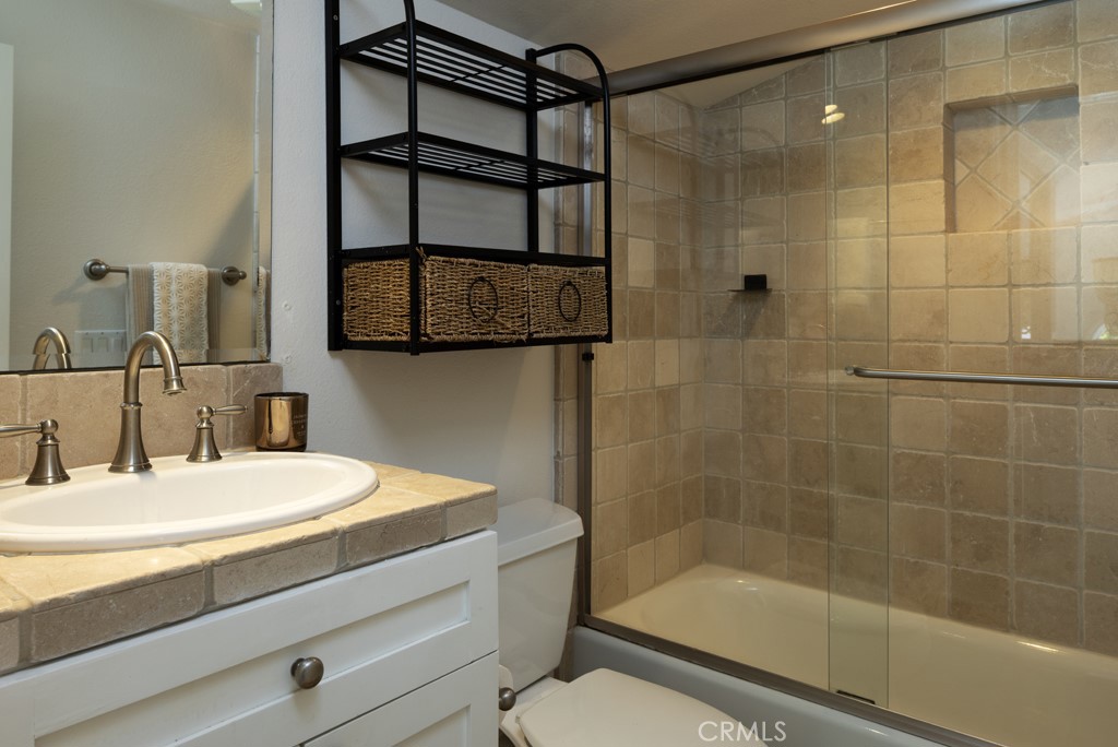 Furnished Lease in The Village