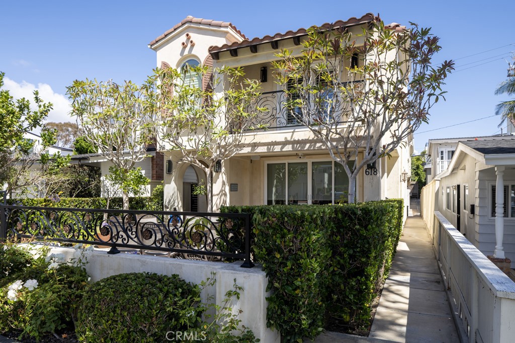 Furnished Lease in The Village
