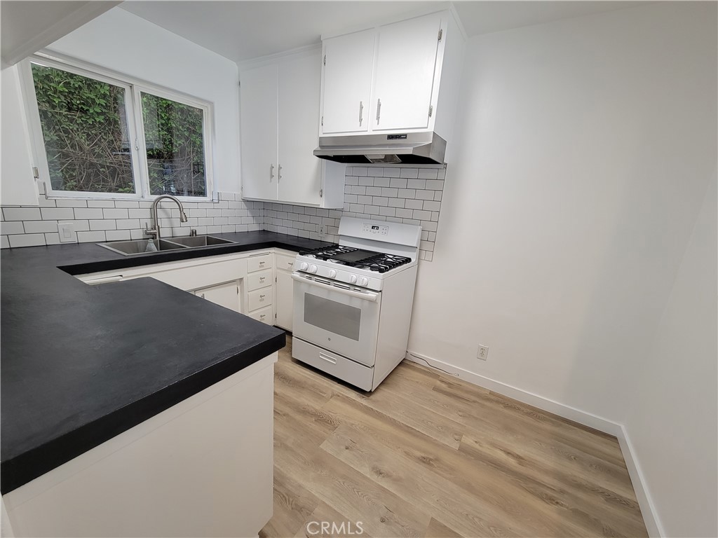 14701 Dickens Street