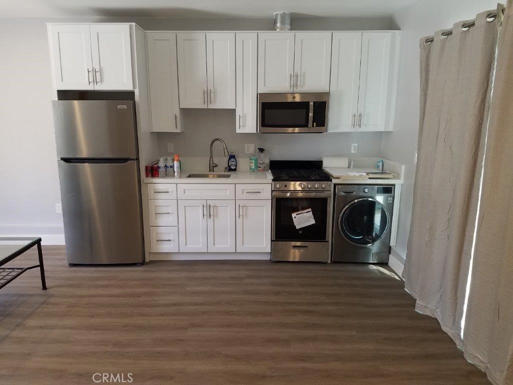 4930 Hesperia Avenue