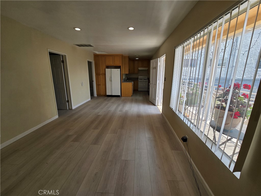 1129 1/2 N Clark Street 1129 1/2